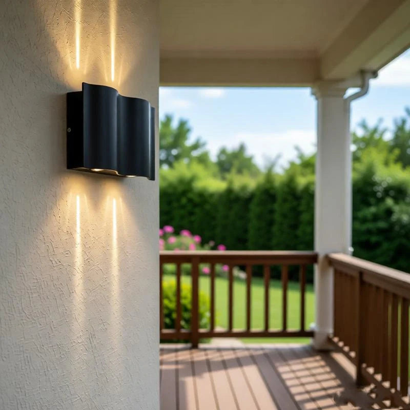 Aluma Wave Outdoor Wall Light | Black Aluminum, Modern Design 3