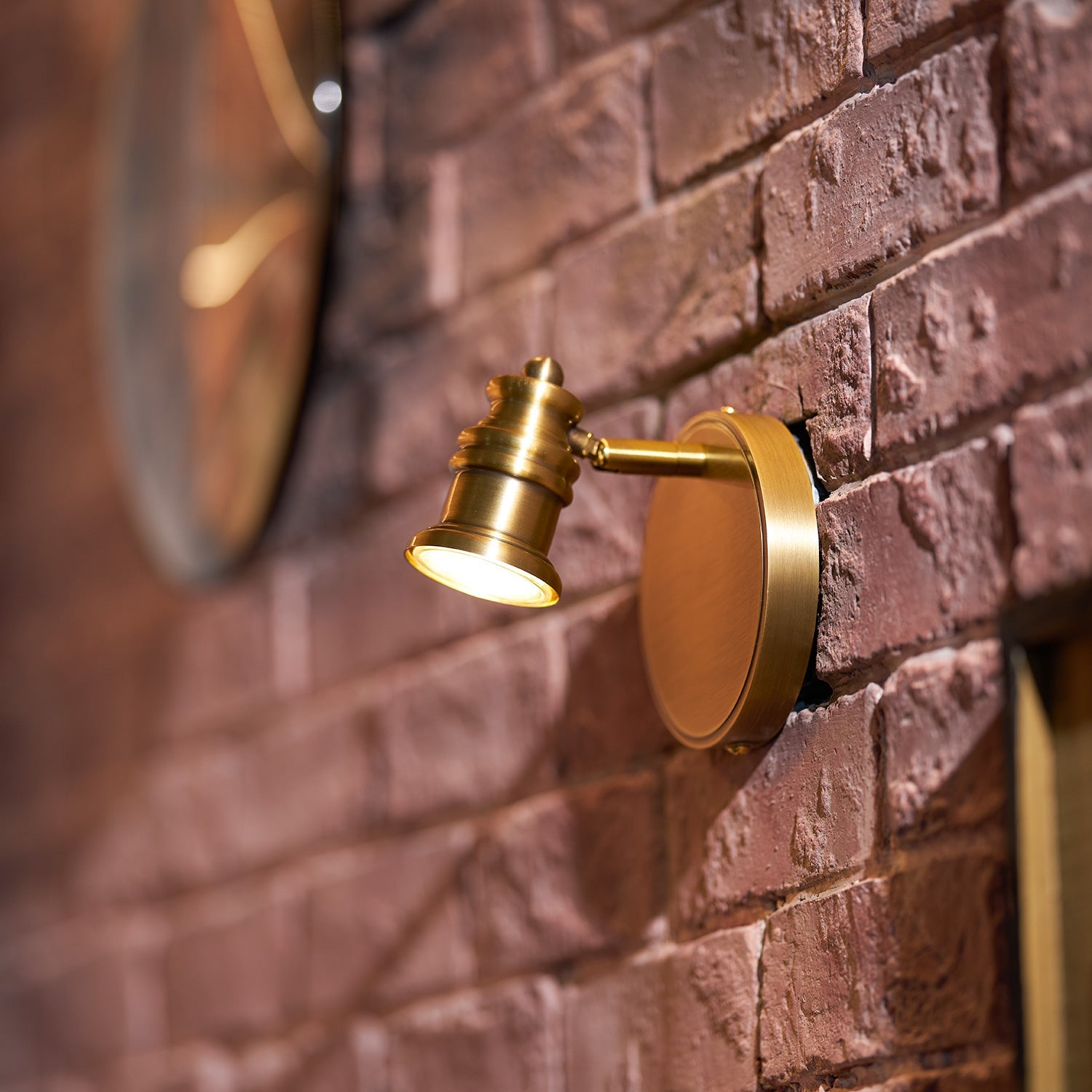 Linea Brass Spotlight Bar-Home & Garden > Lighting > Wall Lights & Sconces-Laren Fete-1 heads L 11.5cm x H 13cm / L 4.5″ x H 5.1″-Brass-Warm Light-Laren Fete