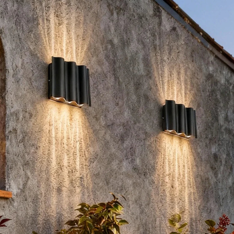 Aluma Wave Outdoor Wall Light | Black Aluminum, Modern Design 2
