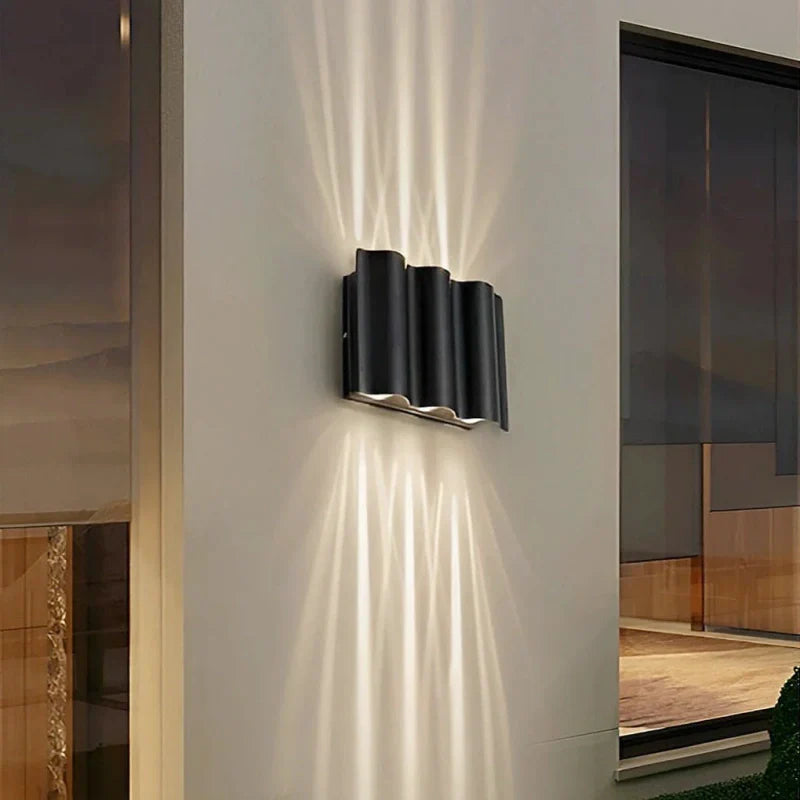 Aluma Wave Outdoor Wall Light | Black Aluminum, Modern Design 4