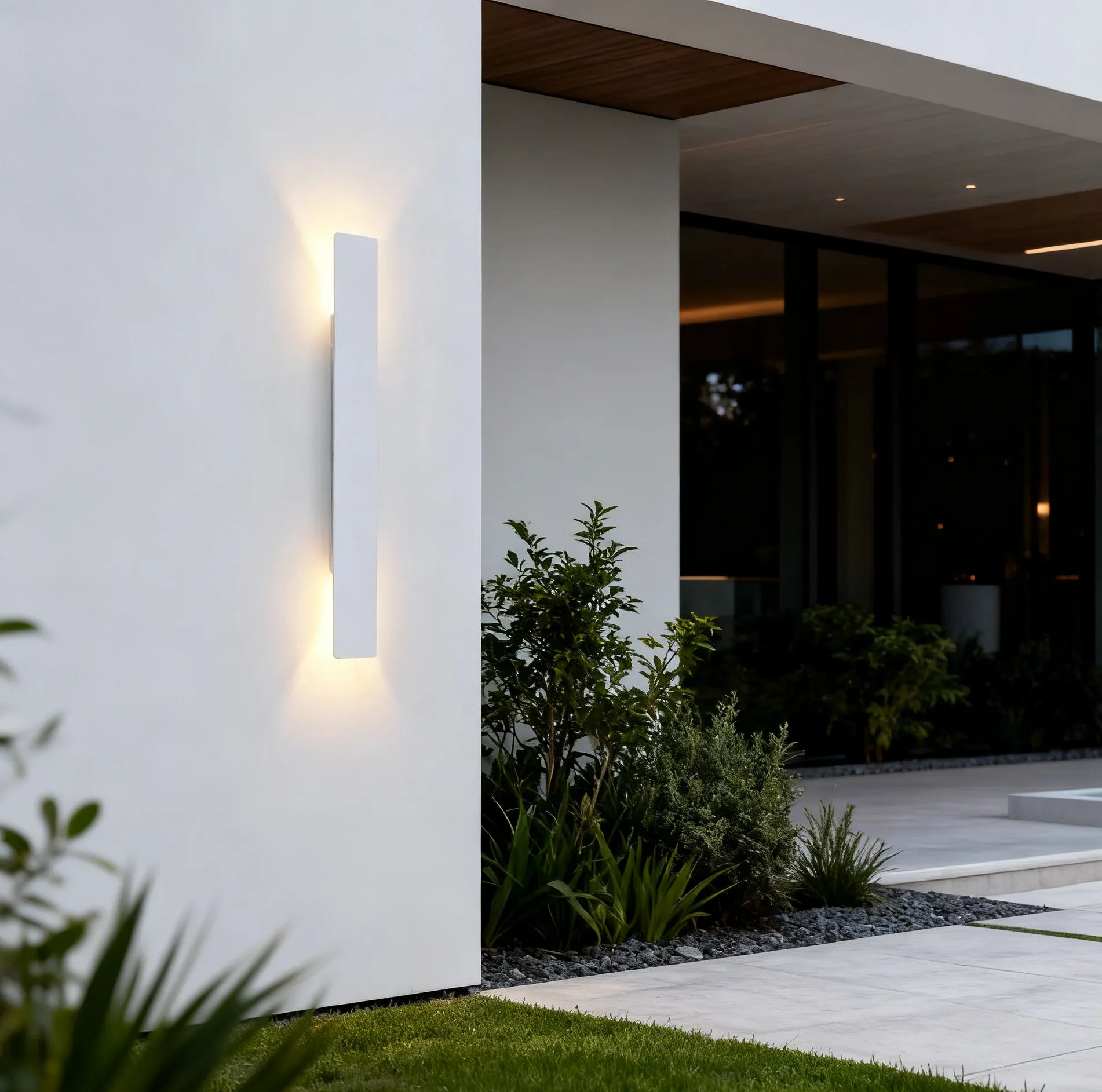 Raven Outdoor Wall Light | Metal, Waterproof Modern Sconce 2